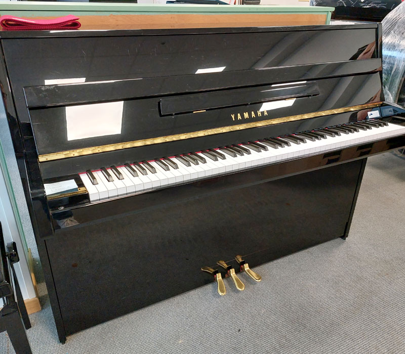 YAMAHA B1 - 3 100 €